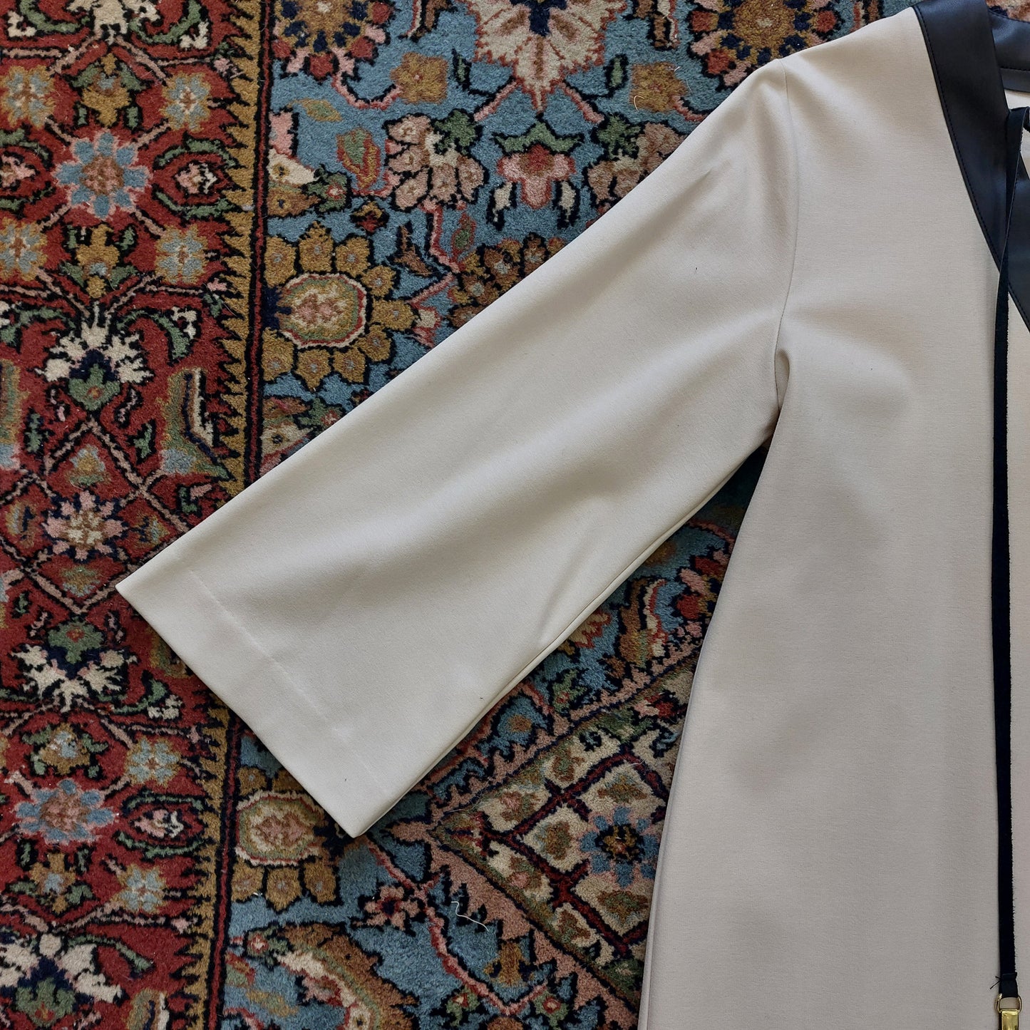 Abito ad A con dettagli ecopelle